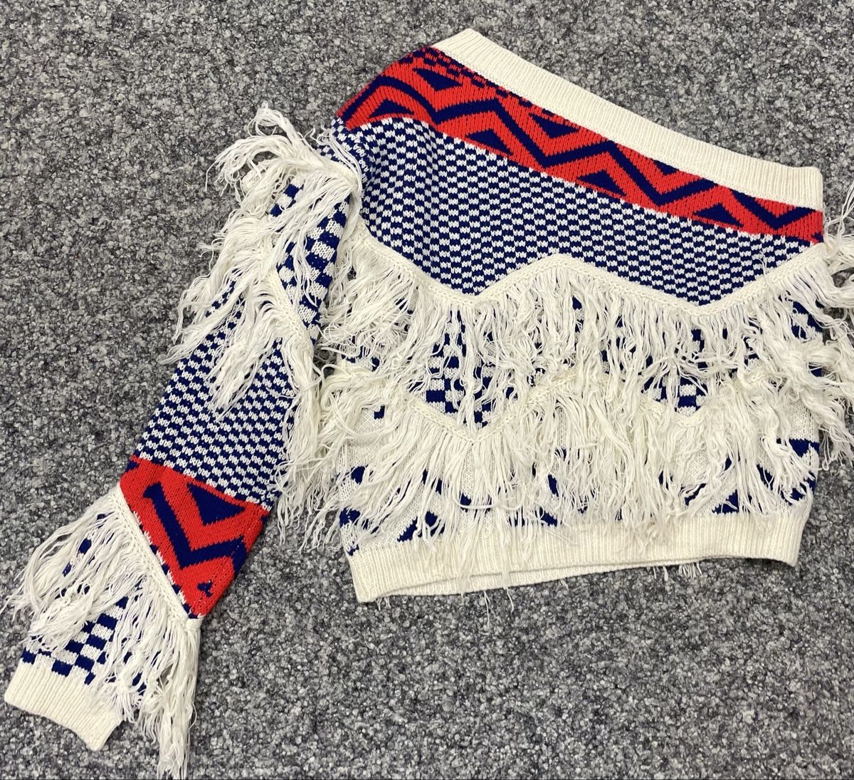 Pullover & Sweatshirts: Ausgefallener  Pullover mit Fransen, Grösse M – Neu und originalverpackt aus Au ZH von Jaggy4 1