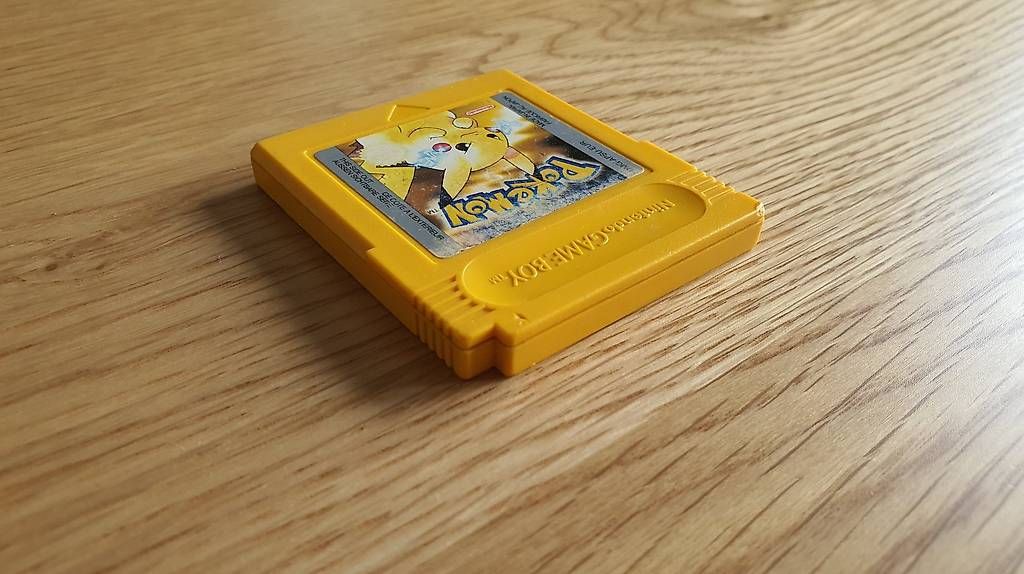 Giochi: Pokémon Yellow Jaune Game Boy PAL multilingue  – Usato da Neuchâtel venduto da Nila_3D 3