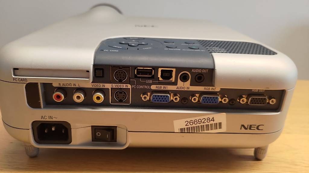 Nec Vidéoprojecteurs: Beamer NEC LT 240 – D'occasion à Basel par langga9 2