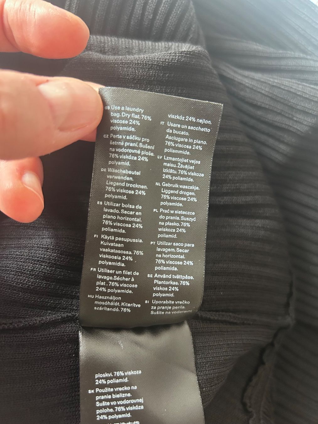 Arket Robes: Robe Arket noir M – D'occasion à Genève par Sarahchge 8