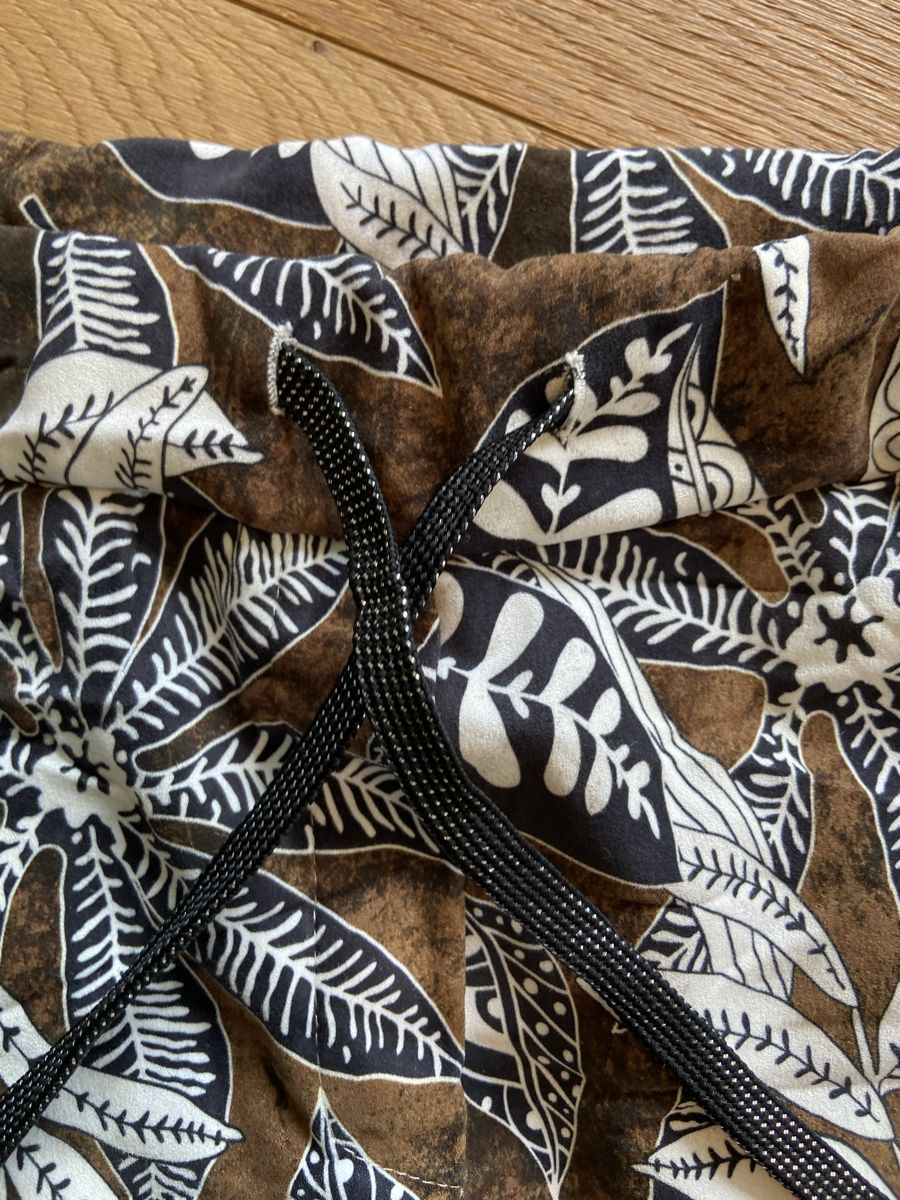 Hosen: Viskose Hose mit Blumenmuster, Gr. S/M, Sommer Kollektion – Gebraucht aus Brig von jch_rq8z 1