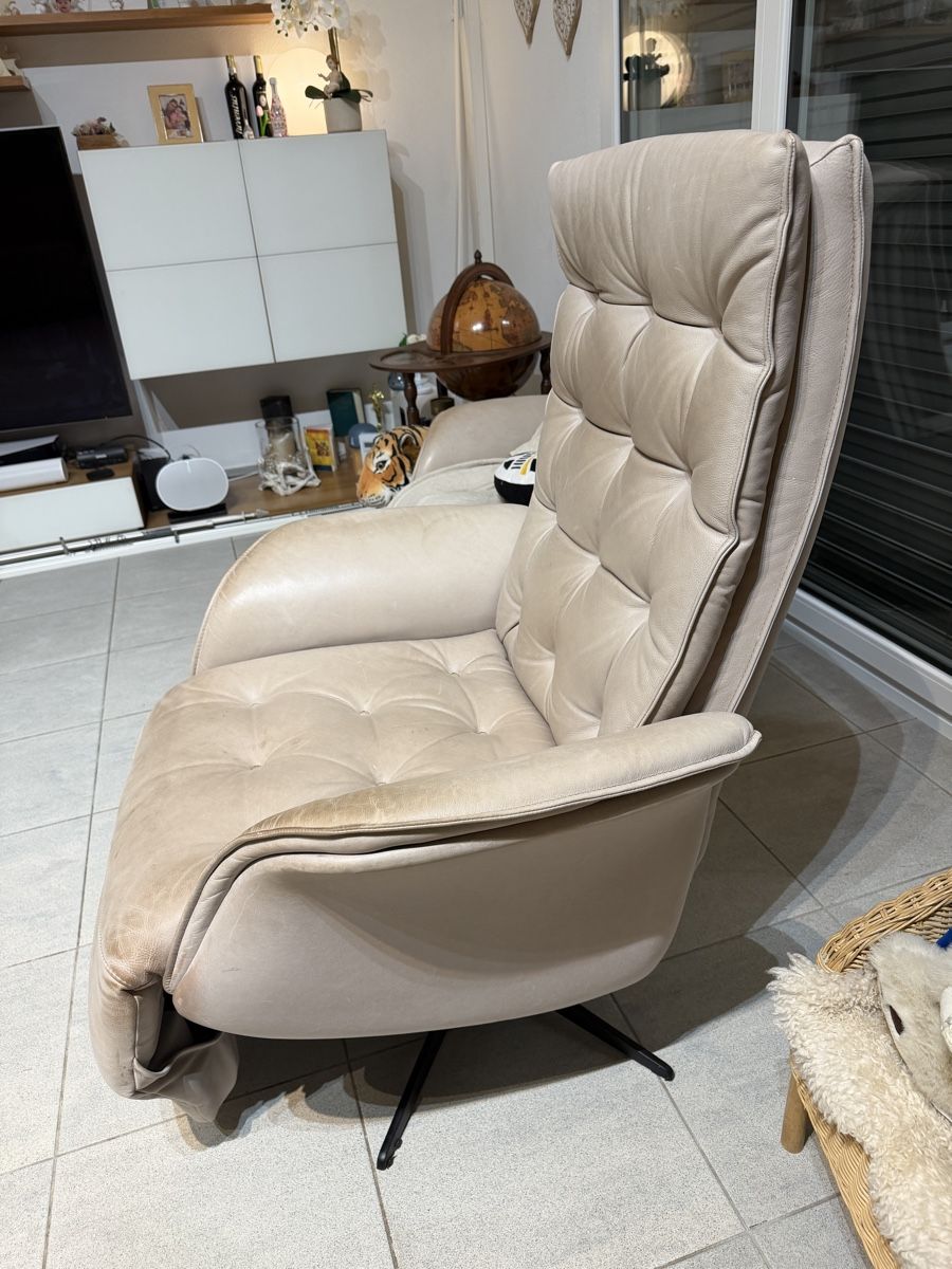Natuzzi Poltrone: Drehsessel Leder hellbeige mit Knopfheftung gebraucht – Usato da Dietlikon venduto da Salentina53 2