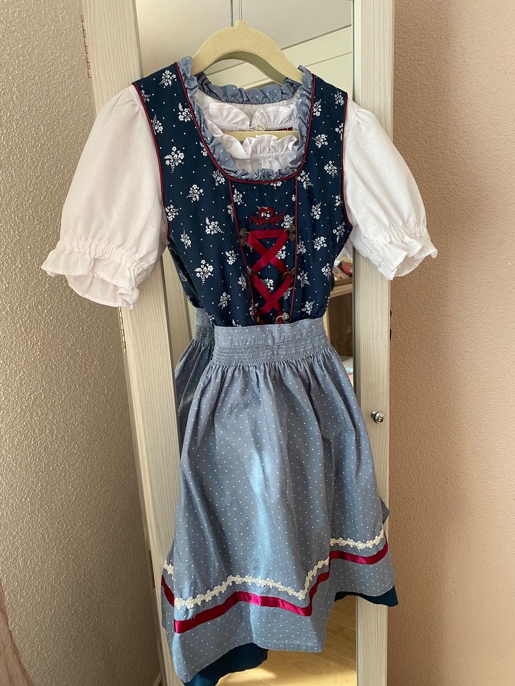 Kleider & Röcke: Dirndl Gr. 128 – Gebraucht aus Basadingen von Susanita0