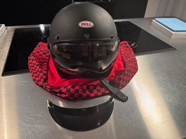 Bell Helme & Visiere: Helm Bell Custom 500 matt schwarz Grösse M – Gebraucht aus Ebmatingen von tompark