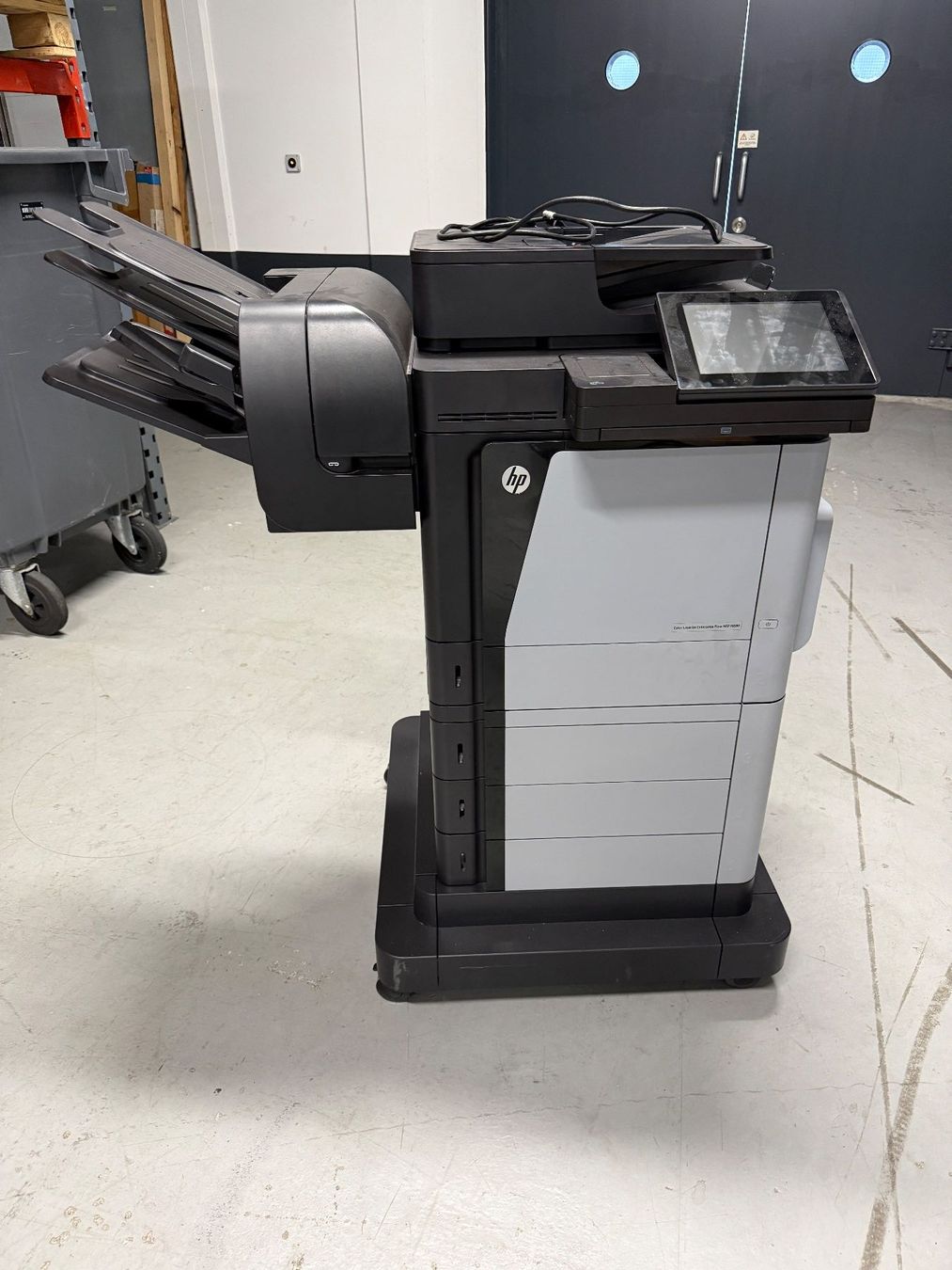 Hewlett Packard Stampanti: HP Color LaserJet Enterprise Flow MFP M680 Drucker – Usato da Zürich venduto da jhkag