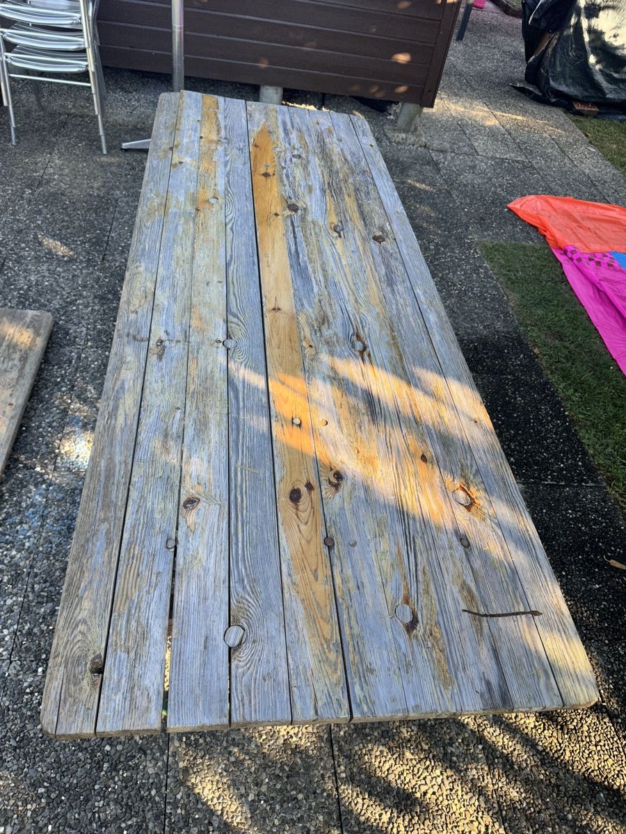 Tische: Gartentisch Holz mit 2 Sitzbänken gebraucht – Defekt aus Urdorf von VukKar 1