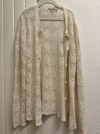 Handgehäkelte Strickjacke beige Grösse M mit Mängeln
