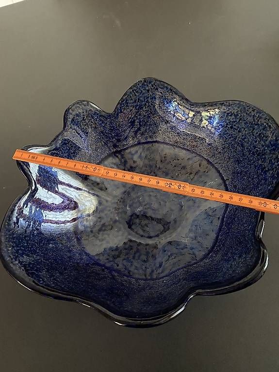 Ciotole: Blaue Glasschale mit gewelltem Rand – Usato da Gempenach venduto da Mittelpudel 2