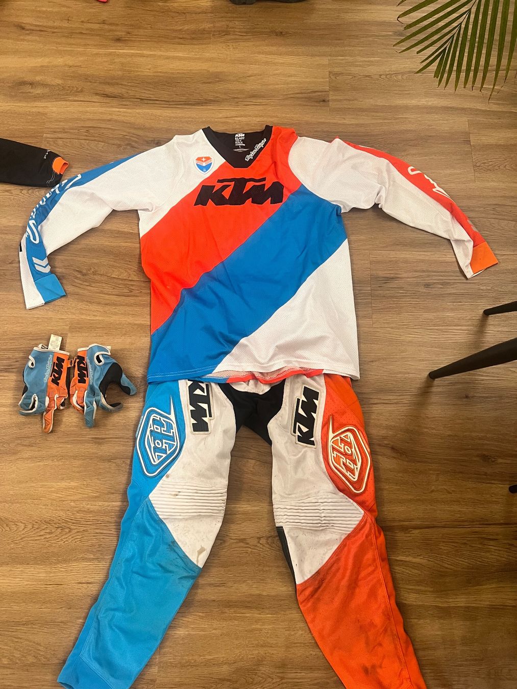 Completi, tute sportive e funzionali: Motocross Ausrüstung – Usato da Bürchen venduto da DadaG60