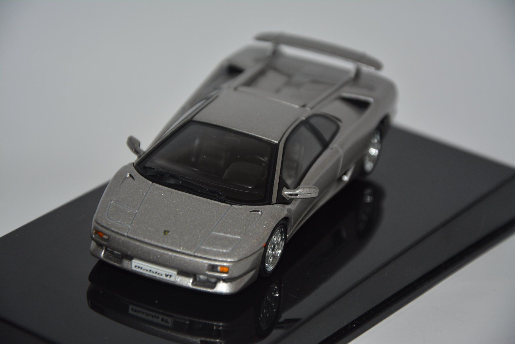 Lamborghini Modellautos: Lamborghini Diablo Coupe VT 1990 , Titanium Silver , 1:43 – Neu und originalverpackt aus Goldach von Feivel9 3
