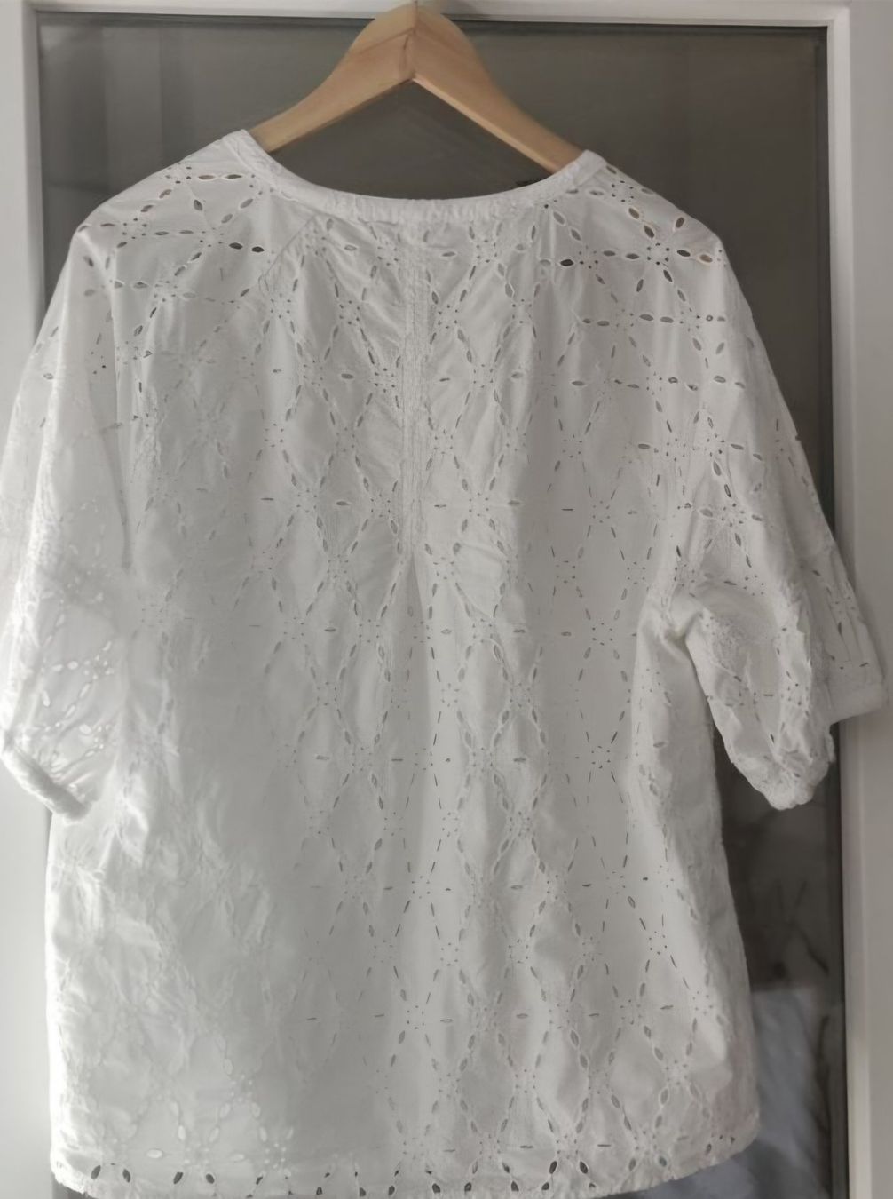 C&A Chemisiers: Edle, wunderschöne weisse Bluse Gr.42 – Neuf (Voir description) à Stäfa par Ildi 2