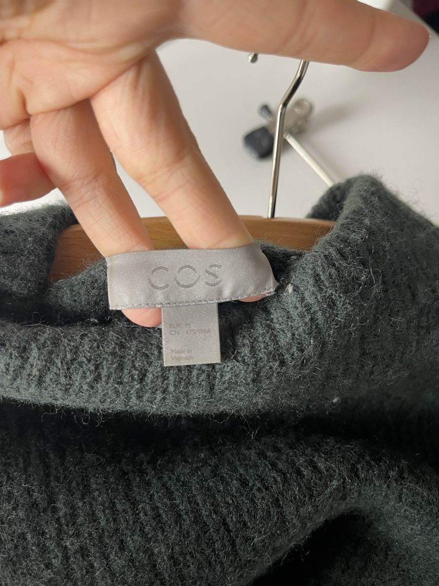 Cos Maglioni & Felpe: Pull vert sapin Cos taille M – Usato da Genève venduto da madetil1 1