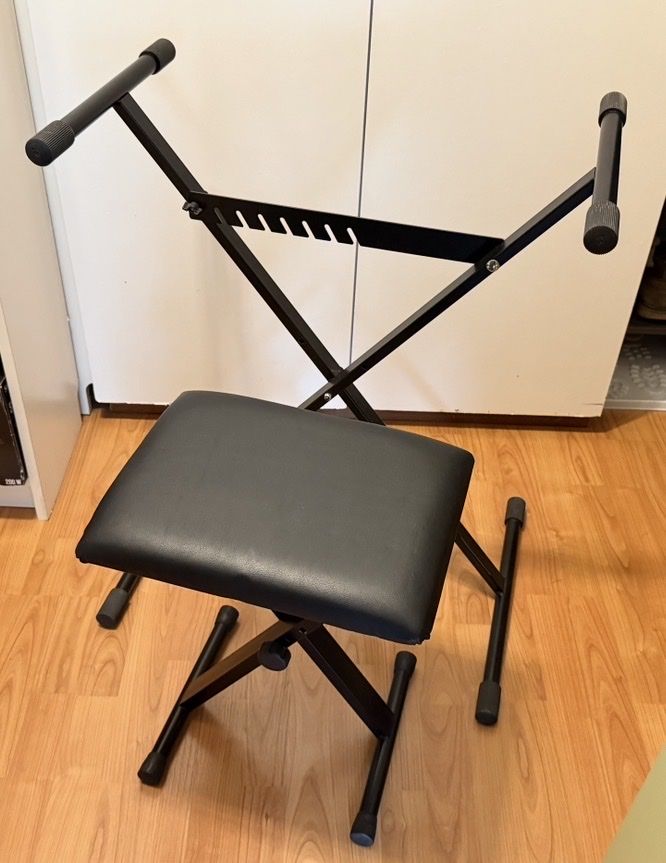 Supporti per strumenti musicali & leggii: Keyboardständer + Keyboardbank – Nuovo (secondo la descrizione) da Gerlafingen venduto da HungerDiva