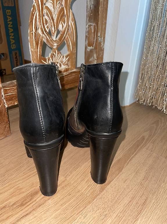 Scarpe da donna: Coole  Stiefeletten mit Absatz, Grösse 38, Leder – Usato da Bützberg venduto da dan_jhn9 1
