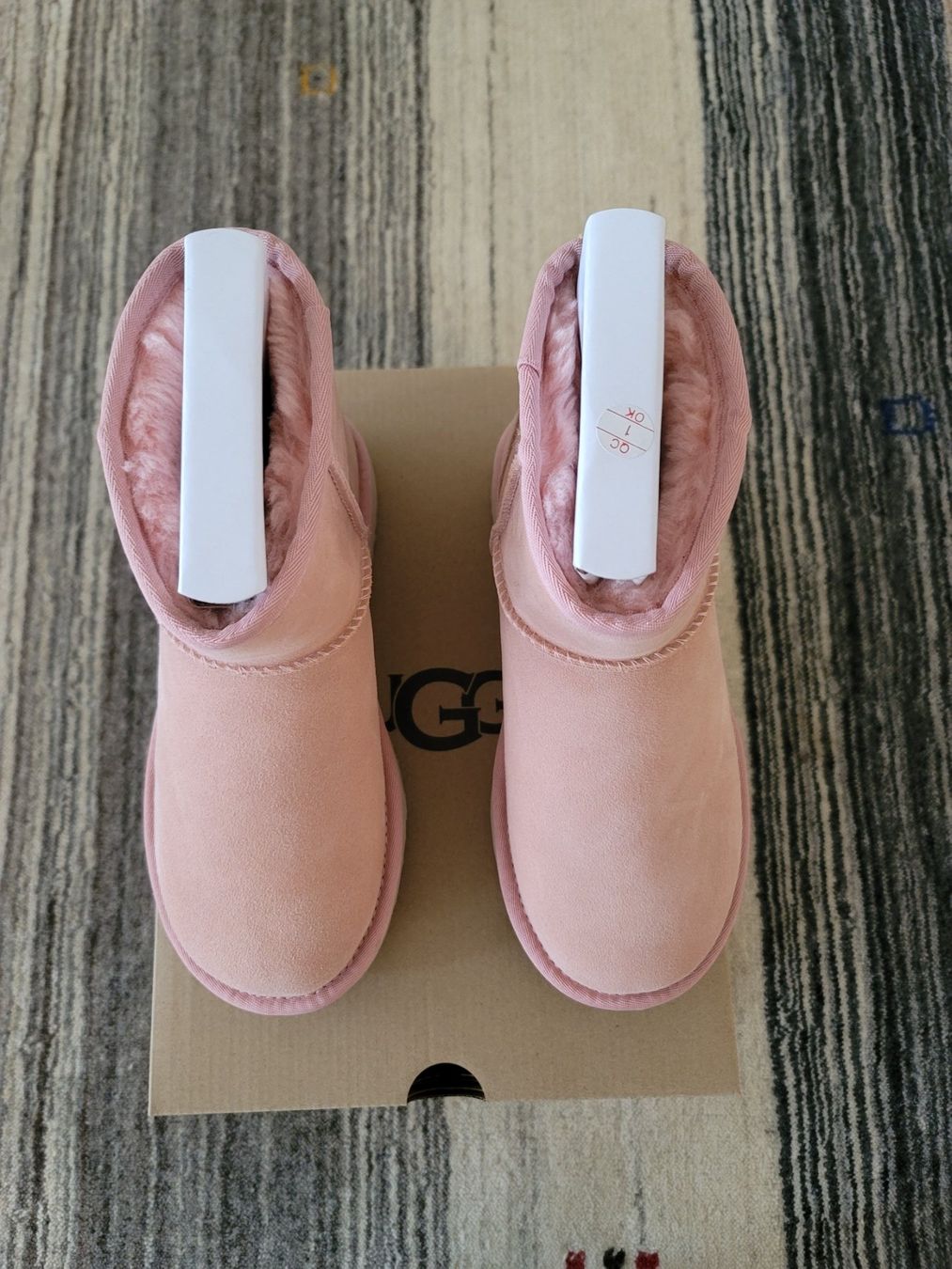 Ugg Scarpe da donna: UGG Classic Mini Logo 36 Neu!! – Nuovo e nell'imballaggio originale da Dietikon venduto da Kaska2020 3