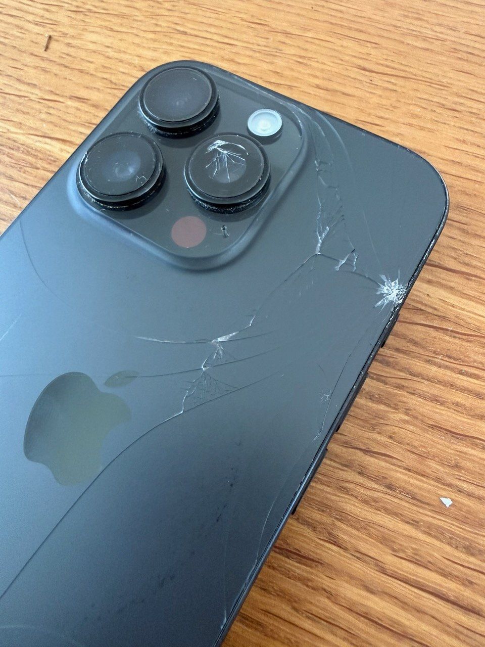 Apple Handys / Smartphones: iPhone 16 Pro 128GB ab CHF 1.– | Frontscheibe & Rückscheibe – Gebraucht aus Egg b. Zürich von dell1503 5