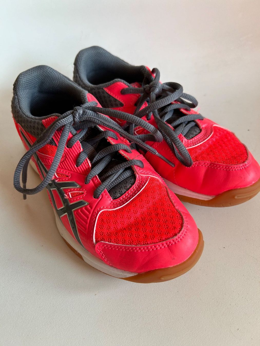 Asics Scarpe per ragazzi: Hallenturnschuhe Asics Gr. 34.5 – Usato da Zollbrück venduto da Oclv75 1