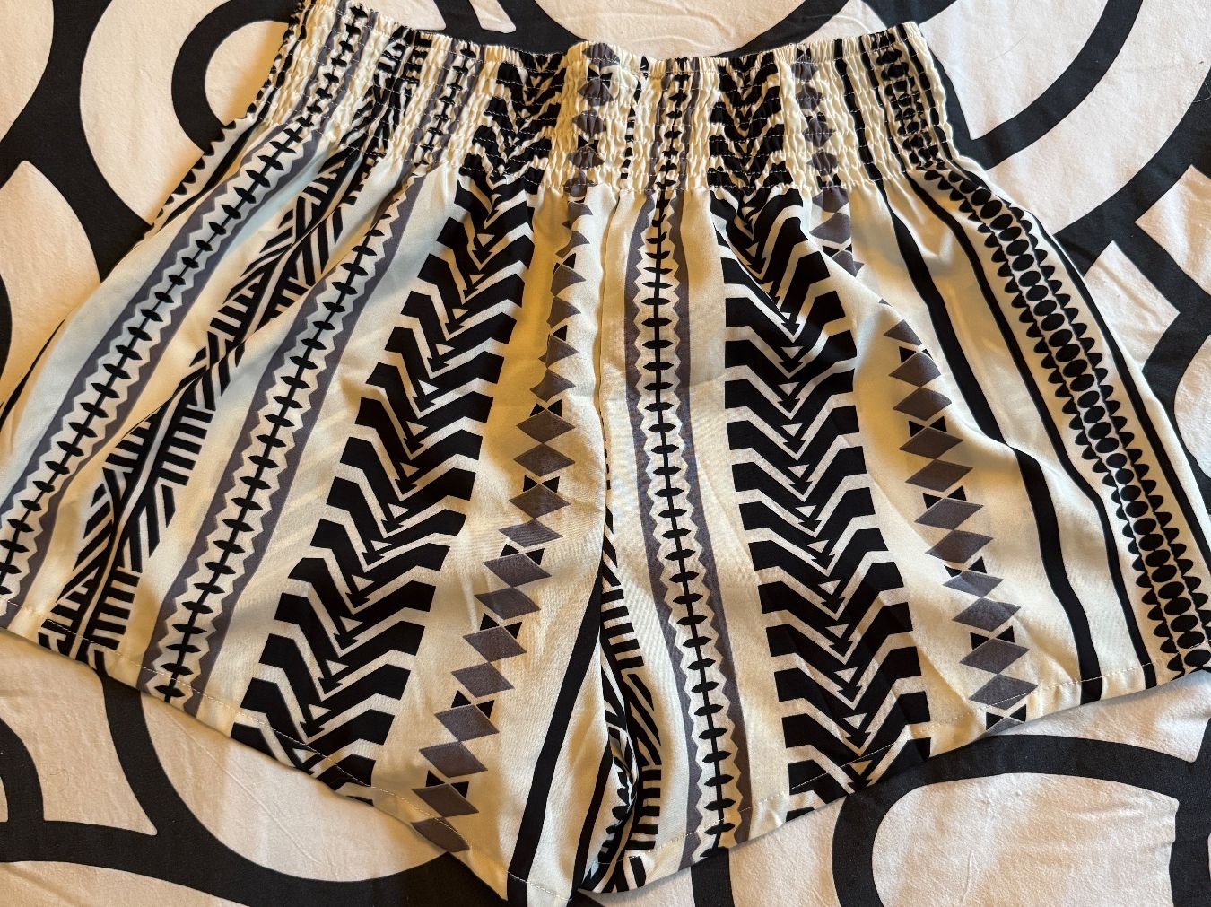 Shein Hosen: Kurze Hose – Neu (gemäss Beschreibung) aus Brunnen von pel_vk7g 1
