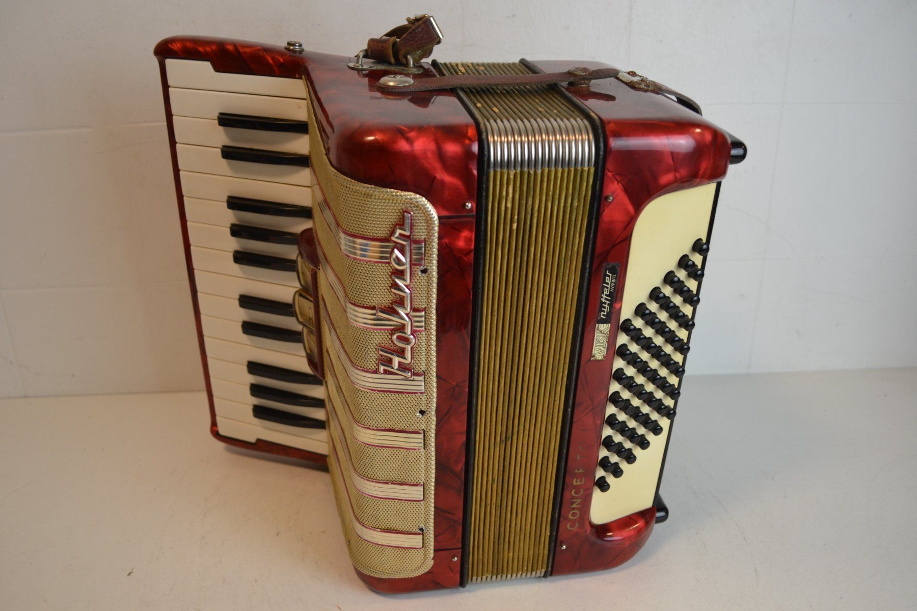 Hohner Musikinstrumente: Akkordeon chromatisch Hohner Concerto I – Gebraucht aus Zürich von Brockito 7