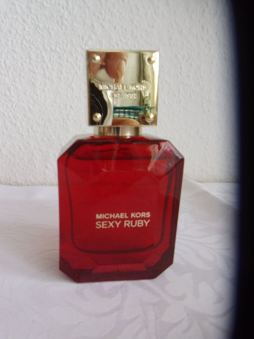Michael Kors Profumi & Eau de Toilette: Parfum Michael Kors "Sexy Ruby EdP 50 ml Spray – Nuovo (secondo la descrizione) da Walenstadt venduto da Pluisa