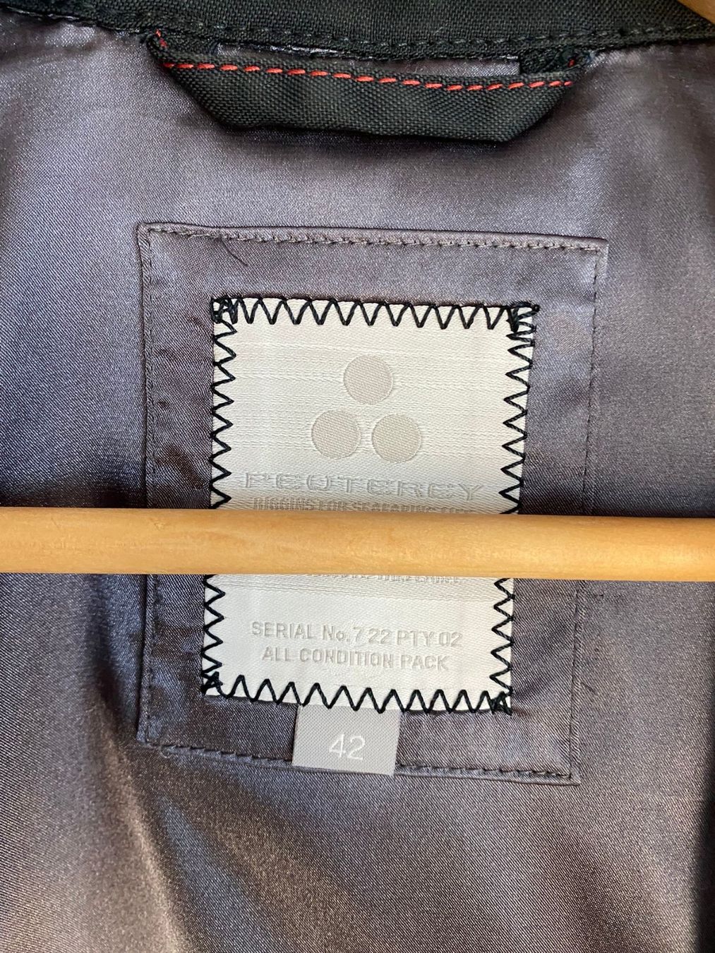 Peuterey Giacche: Peuterey Damenjacke Gr. 36 - NP 500 CHF – Usato da Frauenfeld venduto da LIL_NA 4