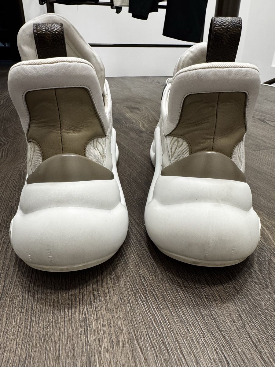 Louis Vuitton Chaussures femmes: Louis Vuitton Sneakers White Size 41 Used – D'occasion à Thonex par Lux_brands01 6