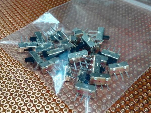 Interruttori: Microschiebeschalter 2 Positionen – Nuovo (secondo la descrizione) da Luzern venduto da Salefactory 1