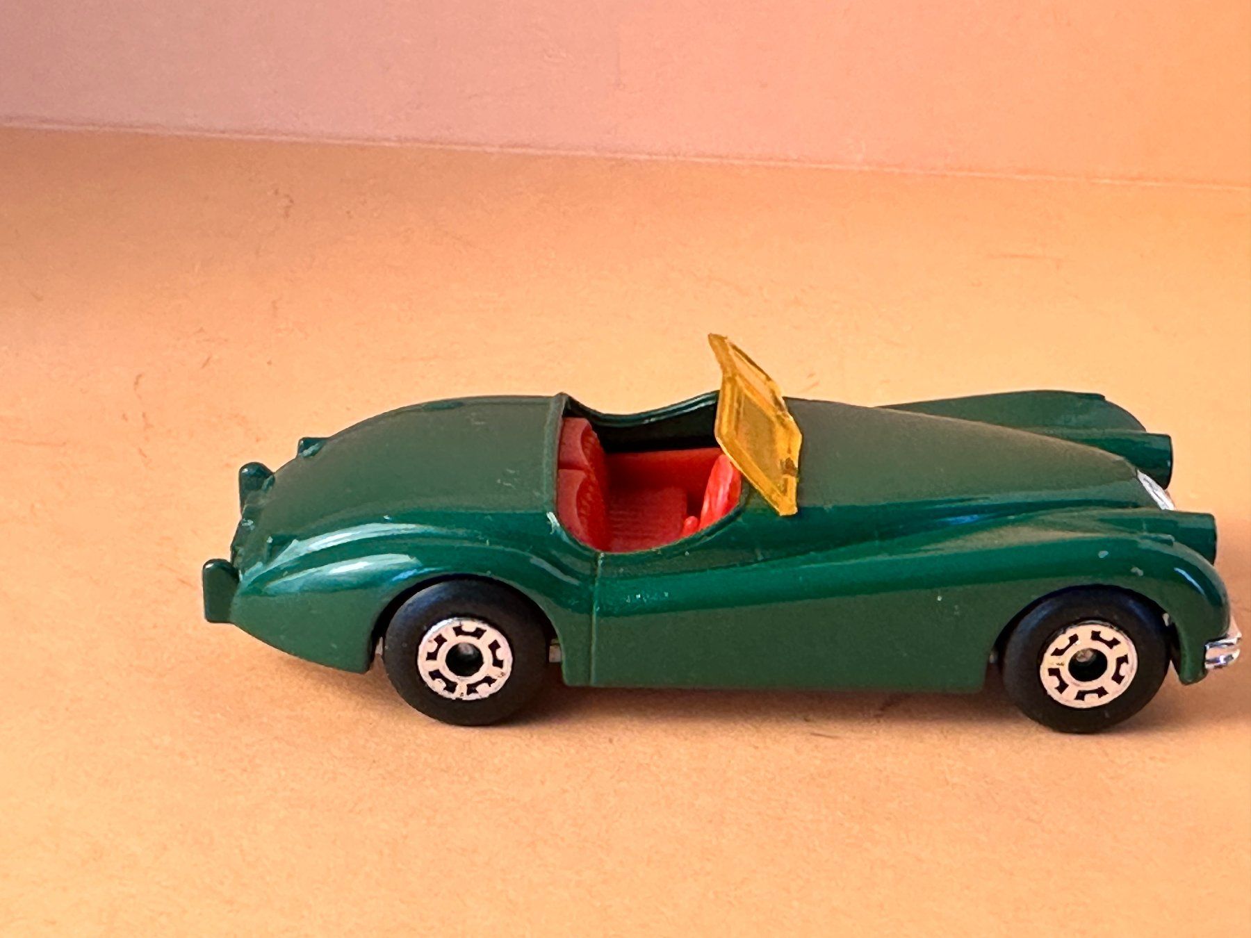 Matchbox Modellini d'auto: Matchbox Macau , Jaguar XK 120 – Usato da Seuzach venduto da Jage 2
