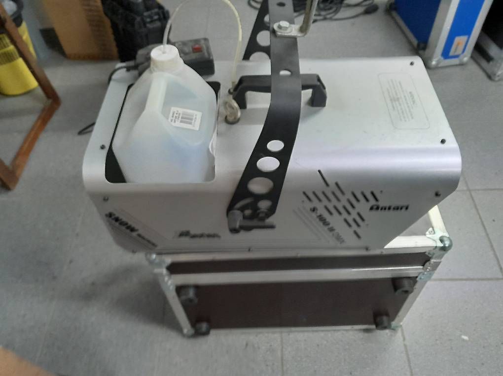 Tutte le macchine: Antari Schnee Maschine – Usato da Ossingen venduto da BCM-40 1