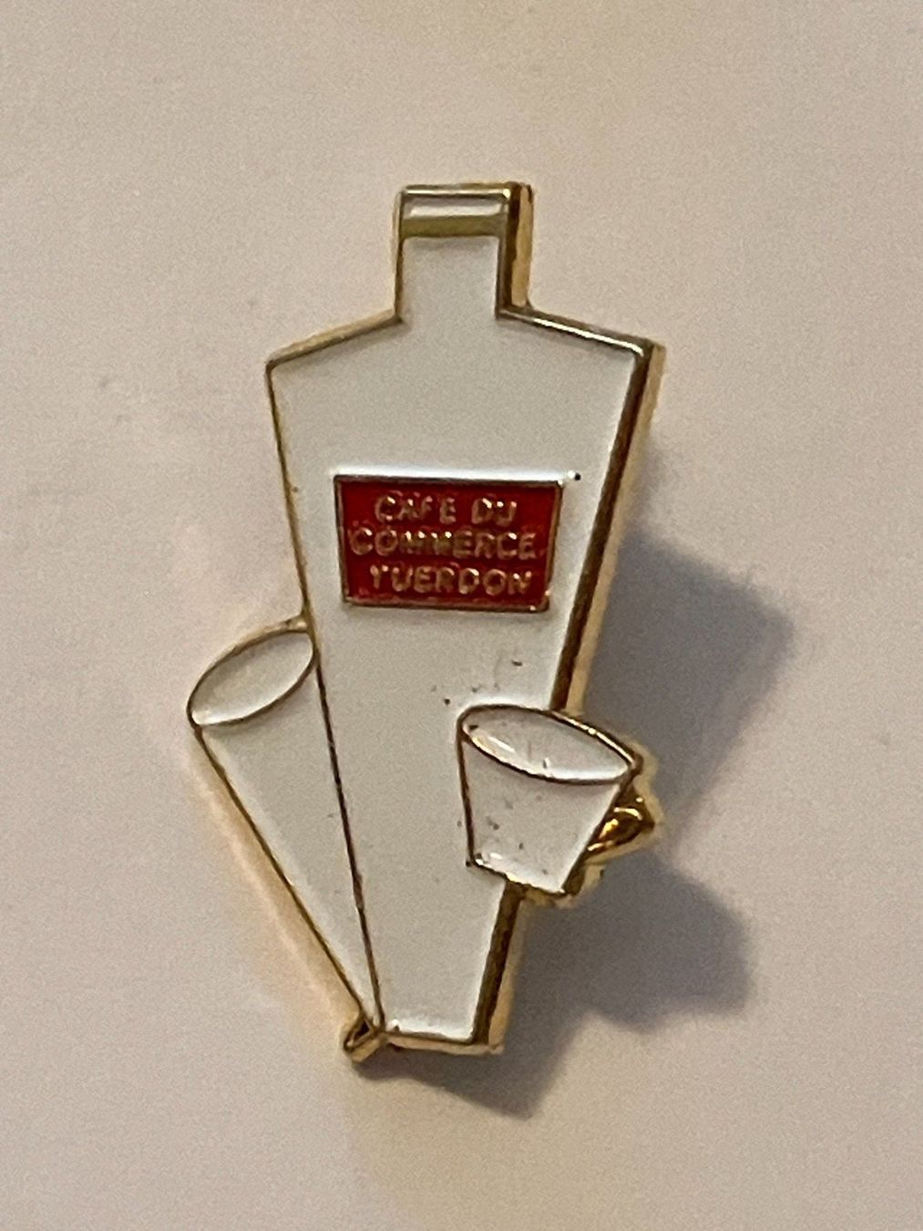 Plaquettes & Badges: 1 Pin Cafe du Commerce Yverdon – D'occasion à Basel par djwwpp