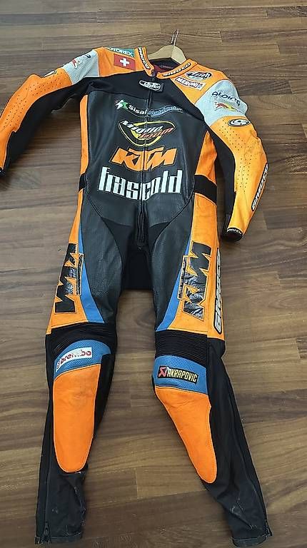 Completi: Tuta Motard in pelle – Usato da Tenero venduto da jga_hv52