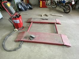 Scherenhebebühne mit Fahrwerk 