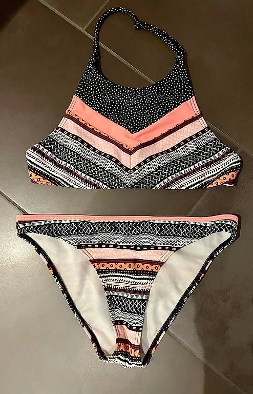 Maillots de bain: Cooler Bikini von Protest Grösse 164 – D'occasion à Fehraltorf par Marlene4