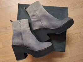 Annette Görtz, graue Wildleder Plateau Boots, Gr. 38