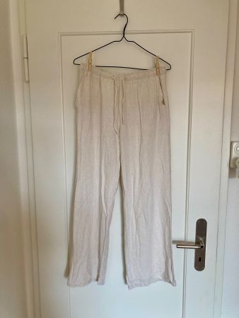 Helle Leinenhose von Stradivarius