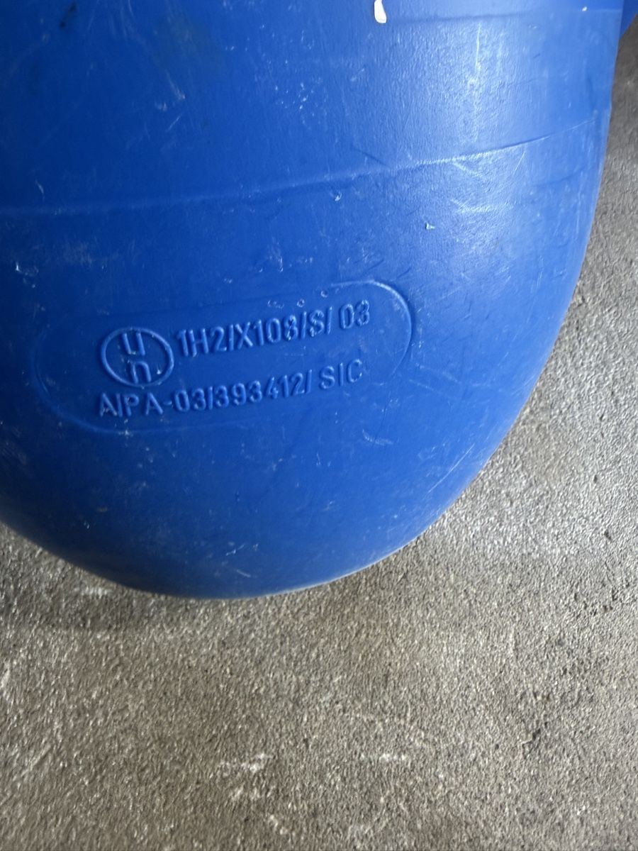 Autres accessoires p. véhicule: Divers tonnneaux en plastique  – D'occasion à Choex par Adri27000 7