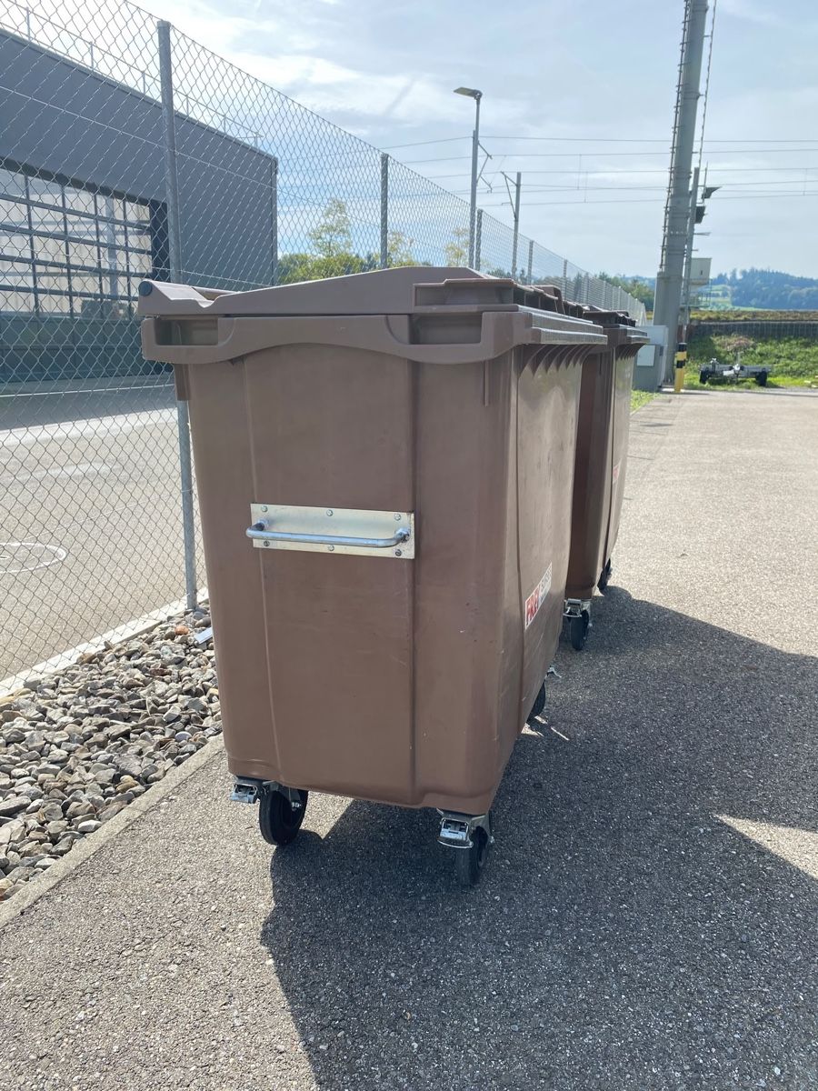 Altro per Ufficio & Commercio: Kunststoff Grosscontainer 770l / 2 Stück  – Usato da St. Erhard venduto da Dubi00 4