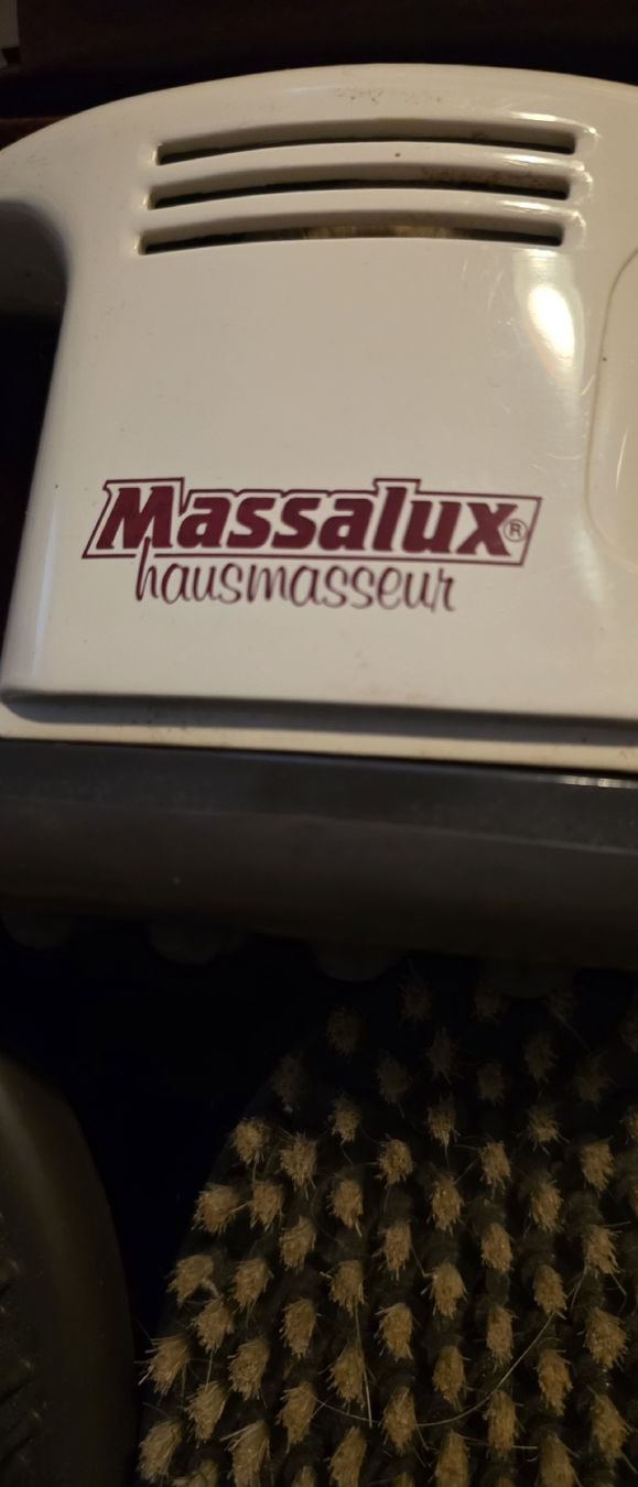 Dispositivi per massaggi: Massalux Hausmasseur Massagegerät – Usato da Riedikon venduto da Winter21. 2