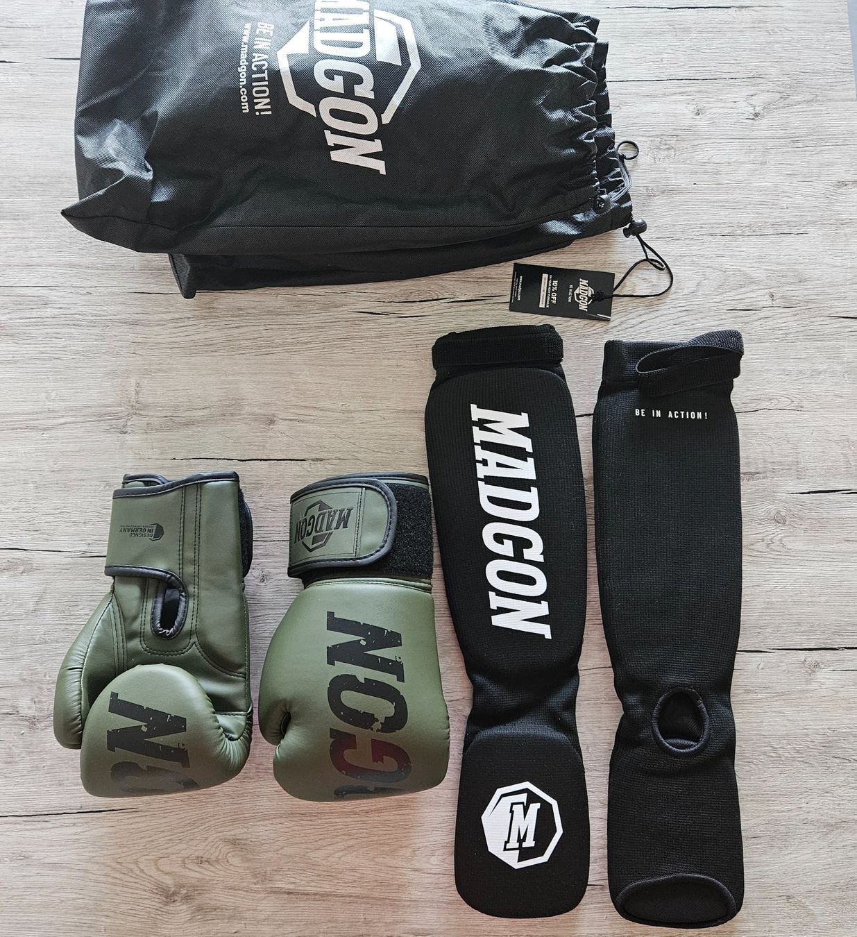 Guanti & manicotti: Kickboxing Madgon "M" – Nuovo (secondo la descrizione) da Greifensee venduto da Tatau_Batterien