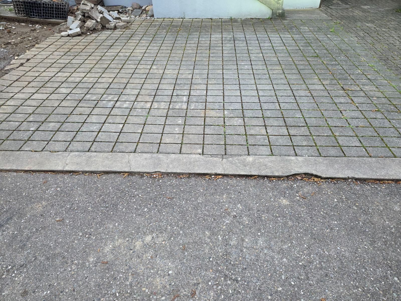 Pietre & tegole: Gebrauchte TEGULA SPLITT Ökosteine mit Nocken – Usato da Stein AG venduto da BIBI2007