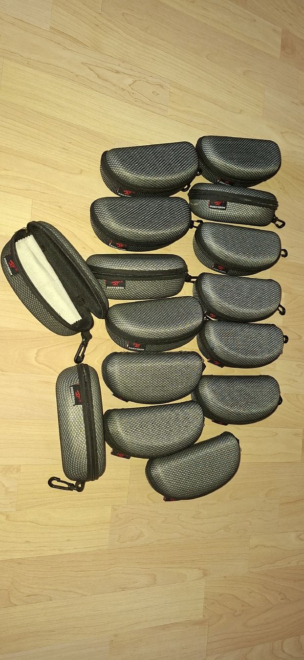 Altro in  Abbigliamento & Accessori: Brillen Etuis grau schwarz – Nuovo (secondo la descrizione) da Bern venduto da Stalino 3
