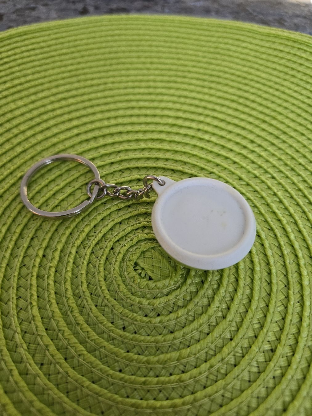 Schlüsselanhänger & - bänder: Tupperware Mini-Dose Schlüsselanhänger, Durchmesser 4cm – Neu (gemäss Beschreibung) aus Neuenegg von Zm84