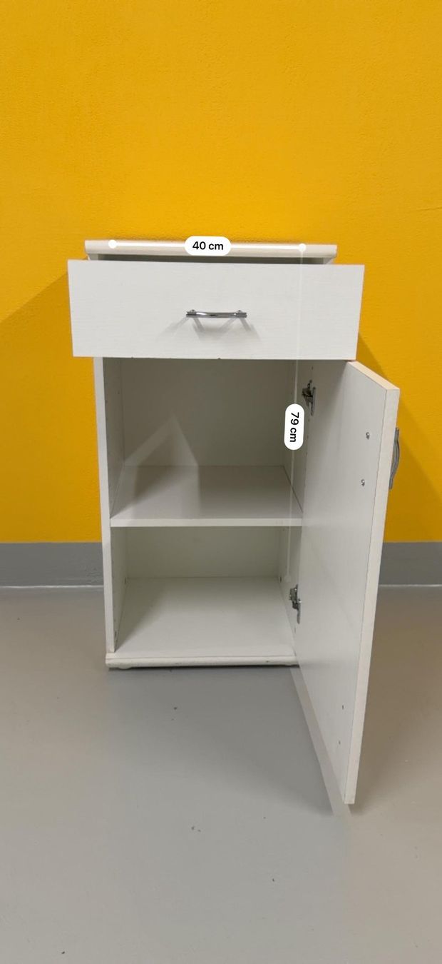Cassettiere: Schlichte weisse Kommode – Usato da Urswil venduto da ctroxler 1