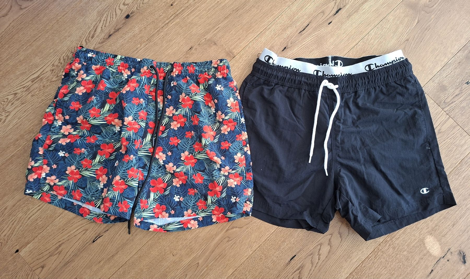 Lotti & Set di vestiti: 2 x Badehose Gr.S – Usato da Bad Ragaz venduto da tschiwo