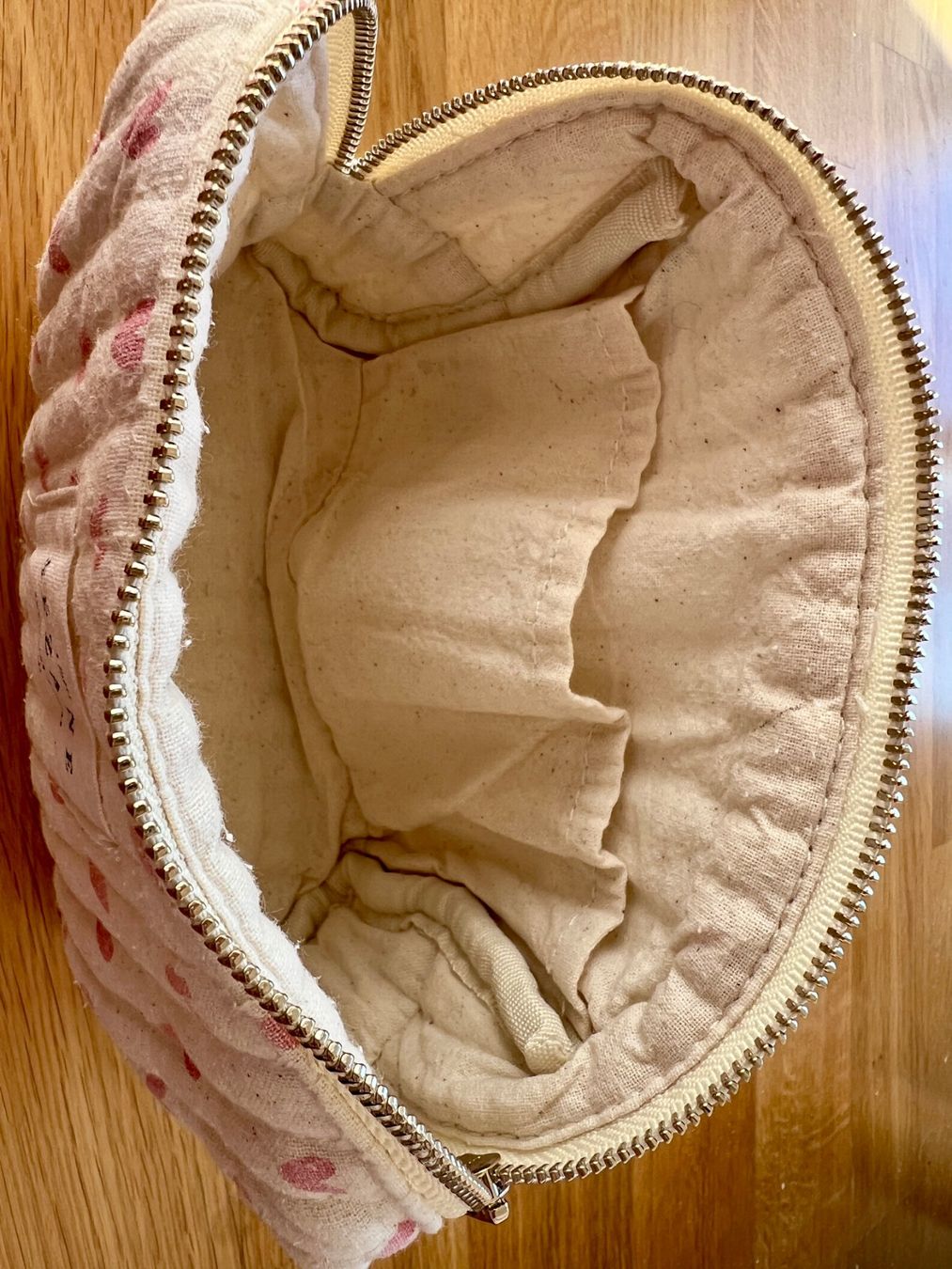 Sezane Kosmetikkoffer: Trousse coeurs roses Sezane – Gebraucht aus Dübendorf von FLA5H 4