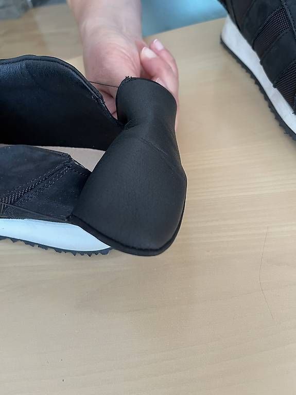 Scarpe da uomo: NEUE Orthopädische Schuhe Grösse 44 – Usato da Schaan venduto da schaan2 2