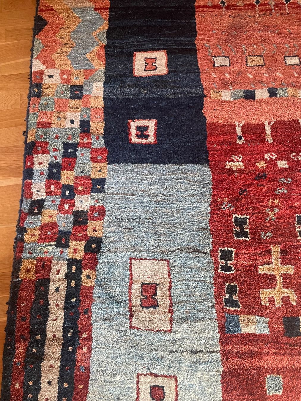 Teppiche: Teppich Patchwork Design Rot Blau Guter Zustand – Gebraucht aus Rheinfelden von SlimboJimbo 2