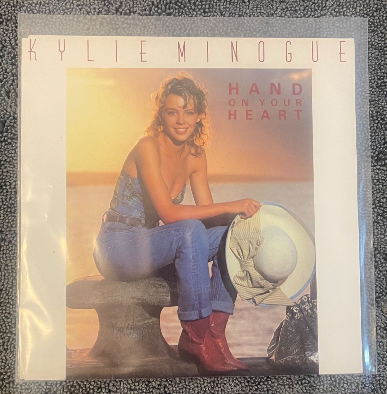 Schallplatten: KYLIE MINOGUE HAND ON YOU HEART Single – Gebraucht aus Gümligen von VIN-TAGE-ZONE