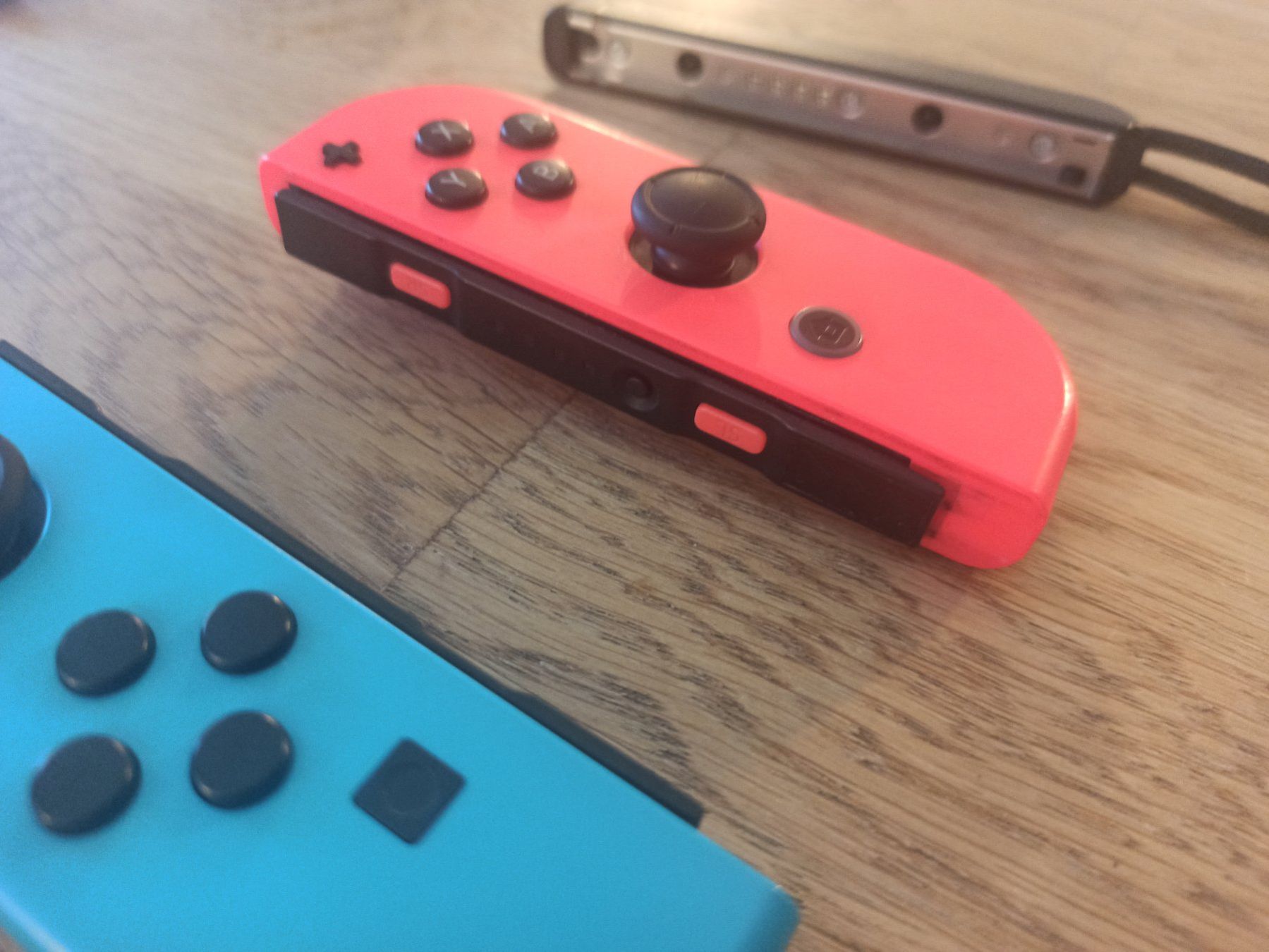 Nintendo Controller: Original Nintendo Switch Joy-Con Set - Neon-Blau / Neon-Rot – Usato da Oberweningen venduto da mar_87mx 1