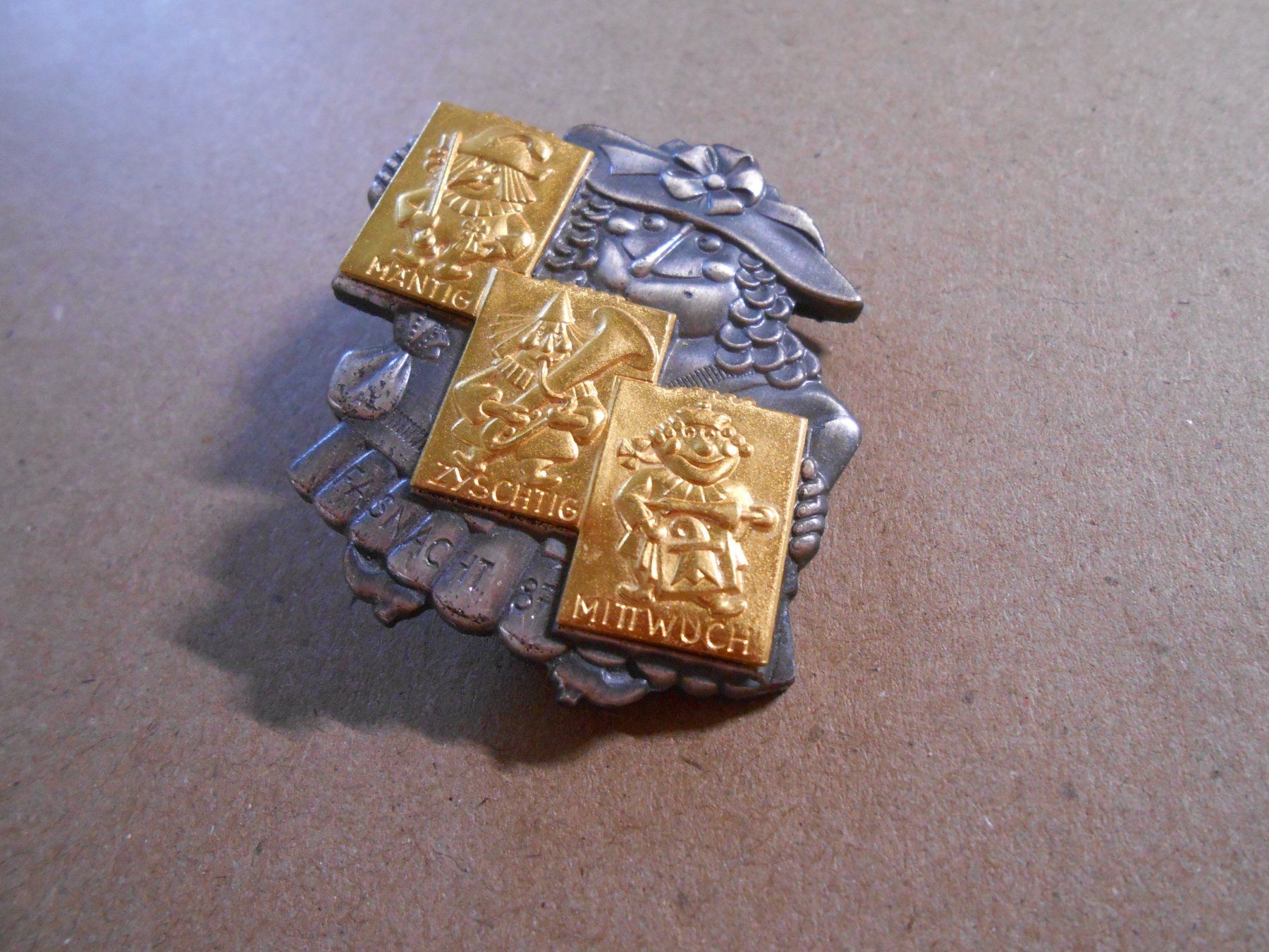 Medaglie: Basler Fasnacht "Blaggedde" 1987 - Gold – Usato da Hallwil venduto da pkaiser44